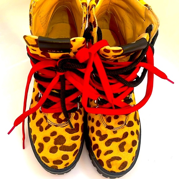 💯New Steve Madden Cow Fur Boots - Picture 5 of 7